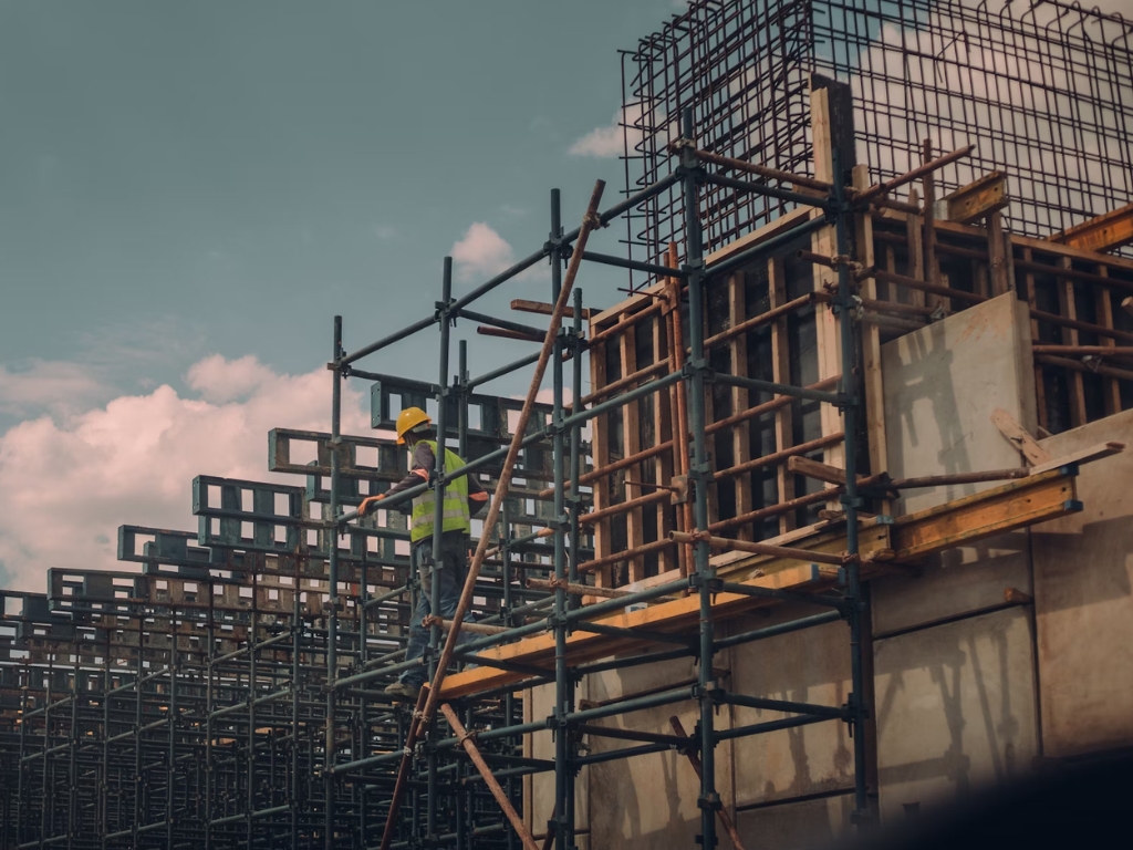 Andaimes e Escoras para Laje: Aluguel Inteligente com a Alfamax