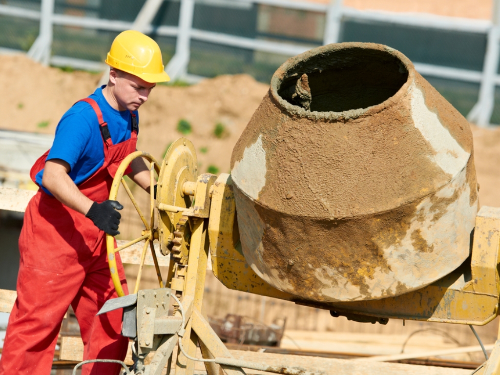 Por que Alugar uma Betoneira com a Alfamax é a Escolha Certa para Sua Obra